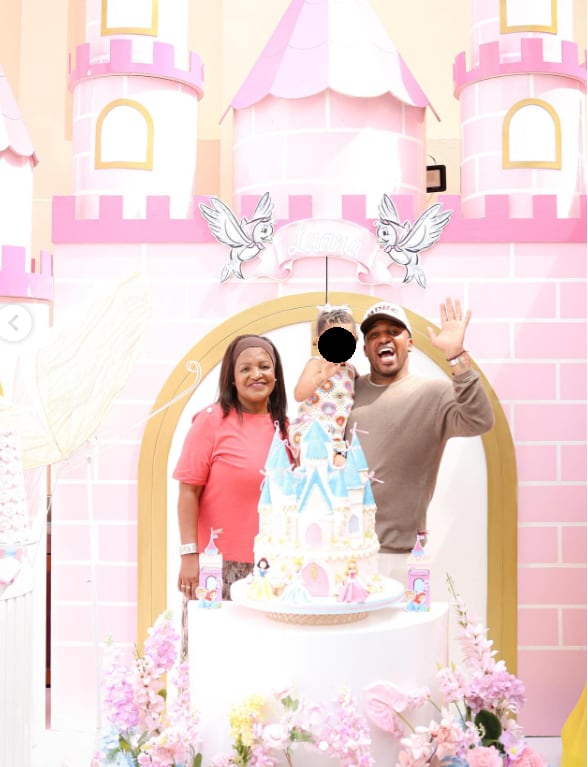 Jefferson Farfán y su mamá Doña Charo en el cumpleaños de la hija de Darinka Ramírez.