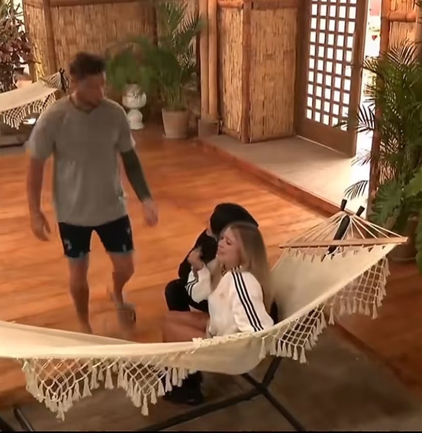 Flavia Laos denuncia agresiones durante reality chileno.