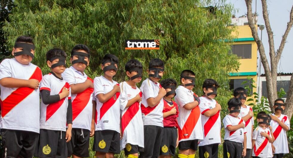 'Lapadulitas' entrenan en canchita, son hinchas peruanos y tienen en el corazón a Gianluca Lapadula y a toda nuestra selección. (Entrevista: Isabel Medina / Fotos: Allengino Quintana)