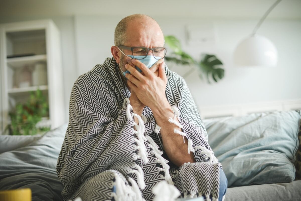 No bajemos la guardia contra la gripe ni la Covid 19. Foto: Istock.