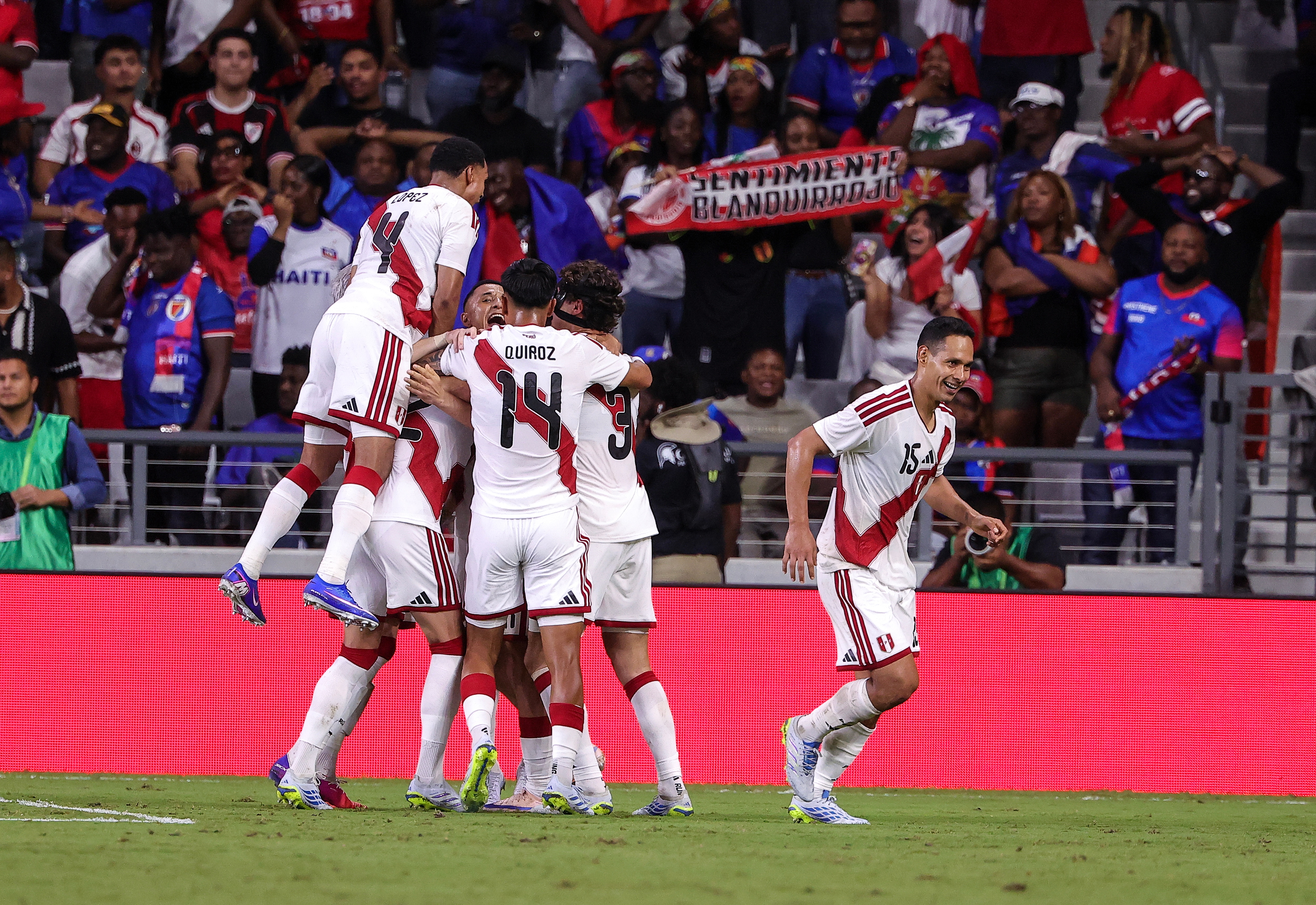 El primer triunfo de la selección peruana en la era Mano Menezes llegó ante Haití.
(EFE/EPA/CRISTOBAL HERRERA-ULASHKEVICH)