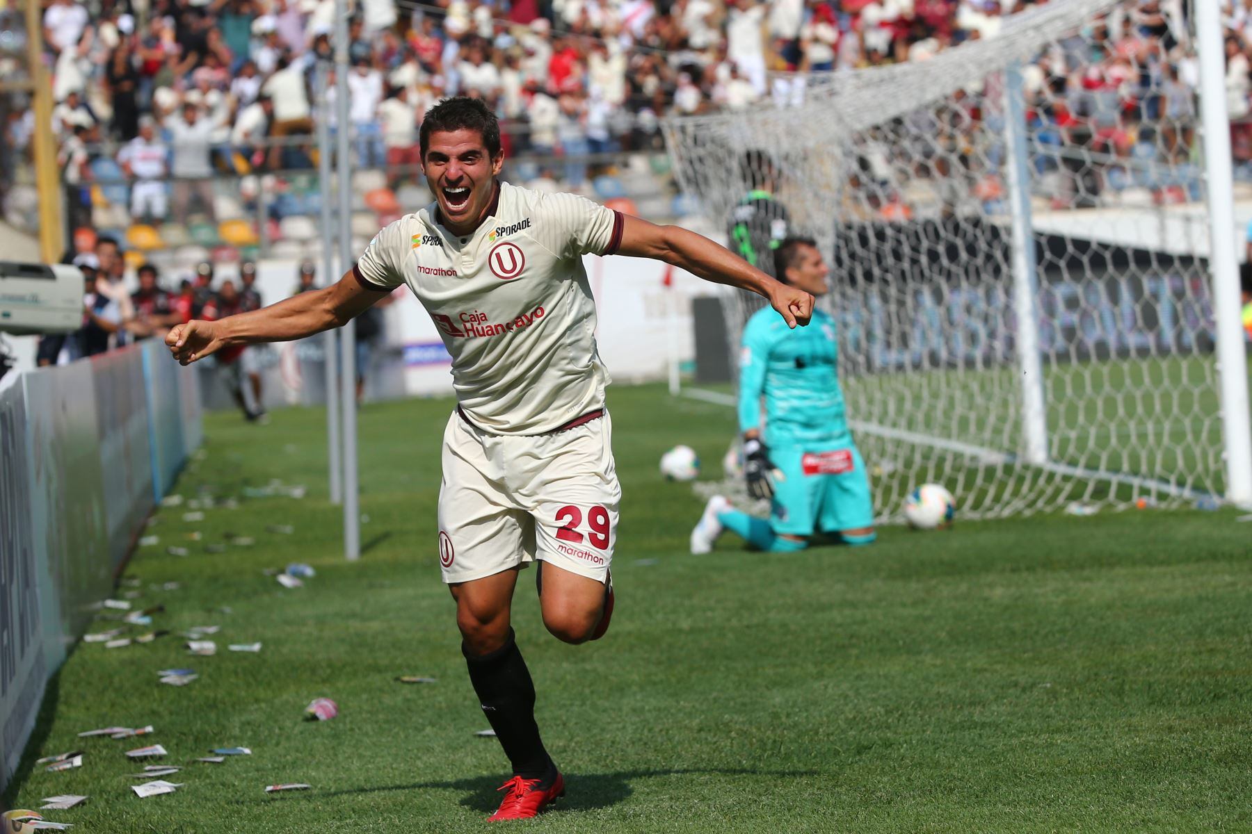 En 2020, por el Torneo Apertura, Universitario venció por 2-0 a Alianza Lima con goles de Aldo Corzo y Dos Santos. (Foto: Getty Images)