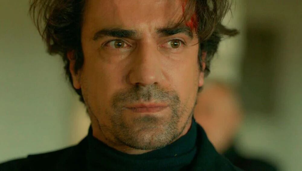 Züleyha le disparó a Hakan en la telenovela turca "Tierra amarga" (Foto: Tims & B Productions)