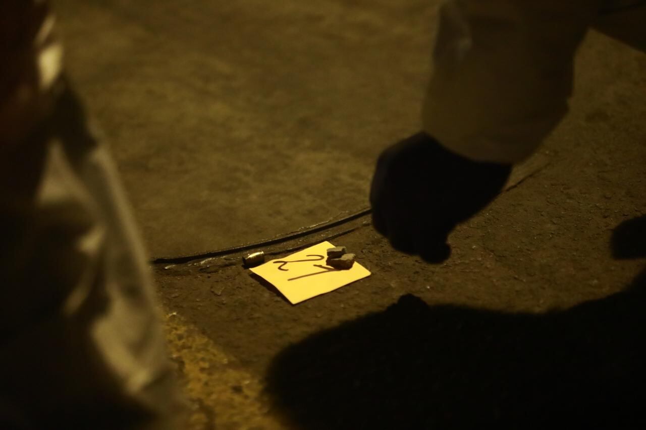 Se contabilizó más de 20 casquillos de bala en el lugar.
Fotos: Cesar Grados/@photo.gec