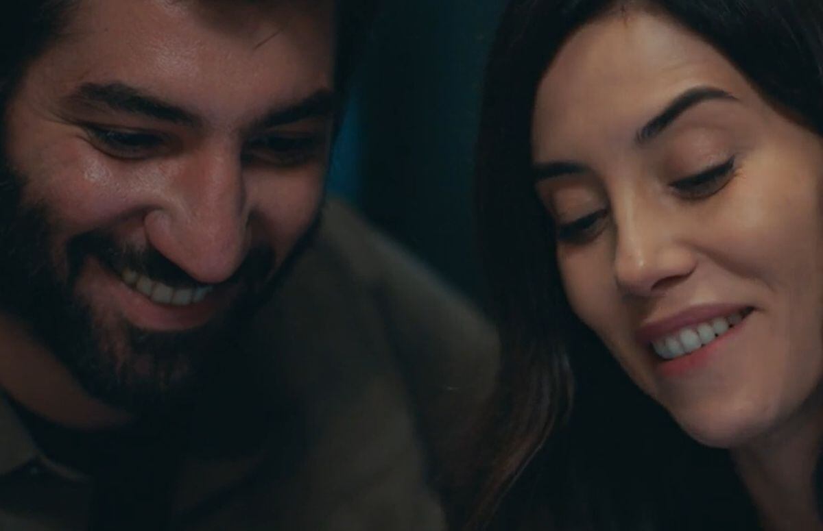 Asya parece haber encontrado el amor en Aras y viven momentos felices (Foto: Med Yapim)