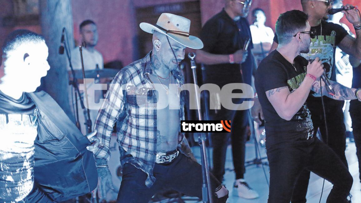 Paolo Guerrero se sacó la camisa y bailó como nunca (Foto: TROME)