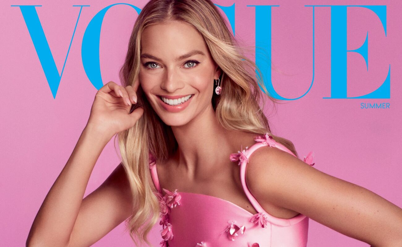 Margot Robbie en una sesión de fotos inspirada en Barbie (Foto: Ethan James Green / Vogue)