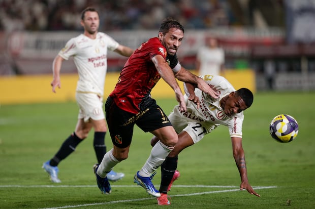 Bordacahar y Carabalí tuvieron un duelo que ganó el ecuatoriano. (Fernando Sangama/ @photo.gec)