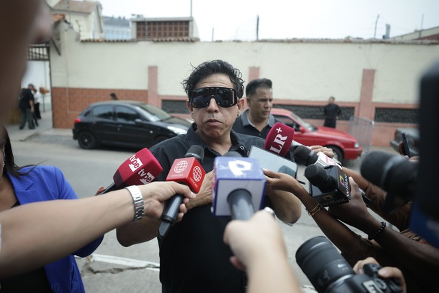 Ernesto Pimentel en el velorio de PSV. Foto: Britanie Arroyo / @photo.gec