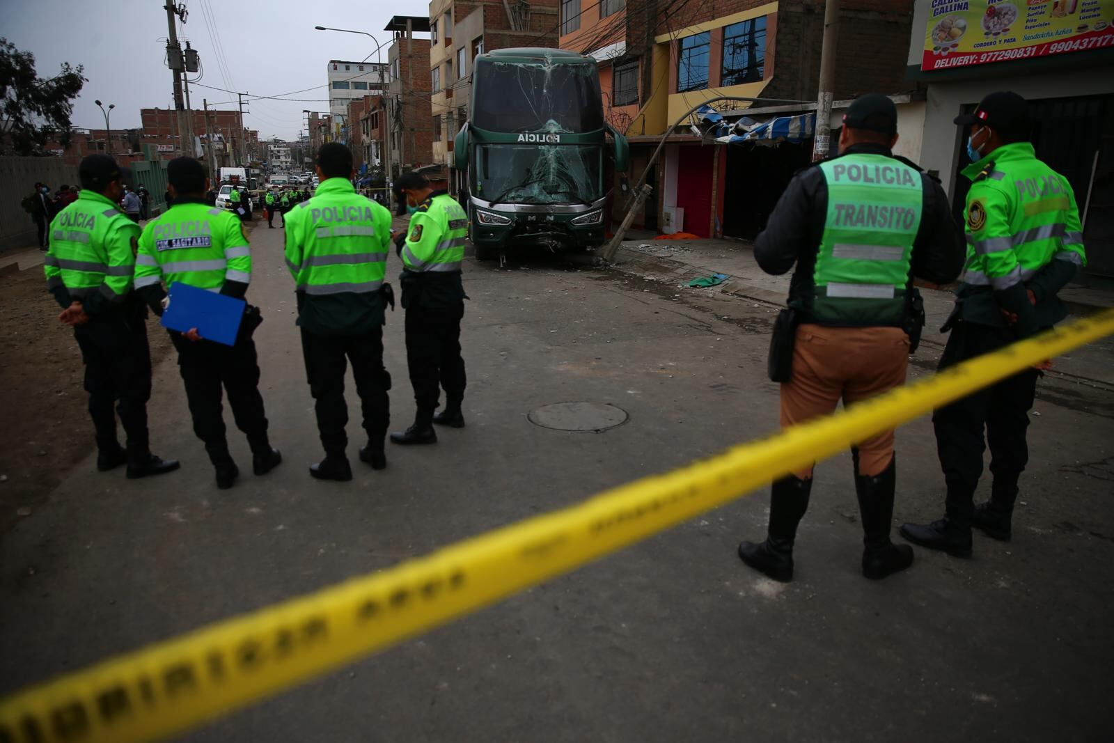Accidente ocurrió en una avenida paralela a la Panamericana Sur, antes de llegar al puente Alipio Ponce. | Foto: Hugo Curotto
