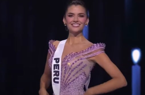 Tatiana Calmell en traje de gala en el Miss Universo 2024