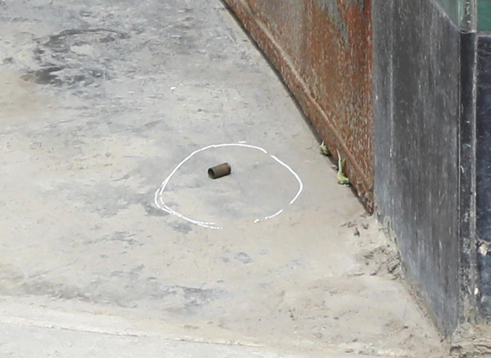 Casquillo de bala hallada en el lugar del hecho. | Foto: Gonzalo Córdova