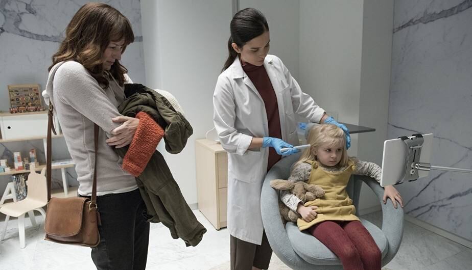 Rosemarie DeWitt protagoniza 'ArkAngel', segundo episodio de la cuarta temporada de 'Black Mirror' (Foto: Netflix)