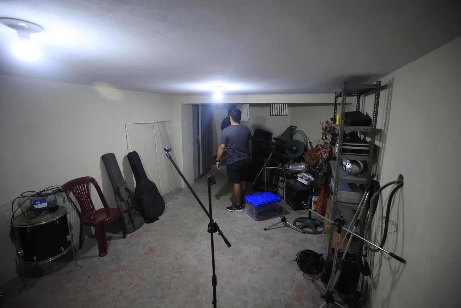 En el salón de sonido había más equipos musicales que no fueron llevados por el delincuente. | Foto: César Bueno / Diario Trome - GEC