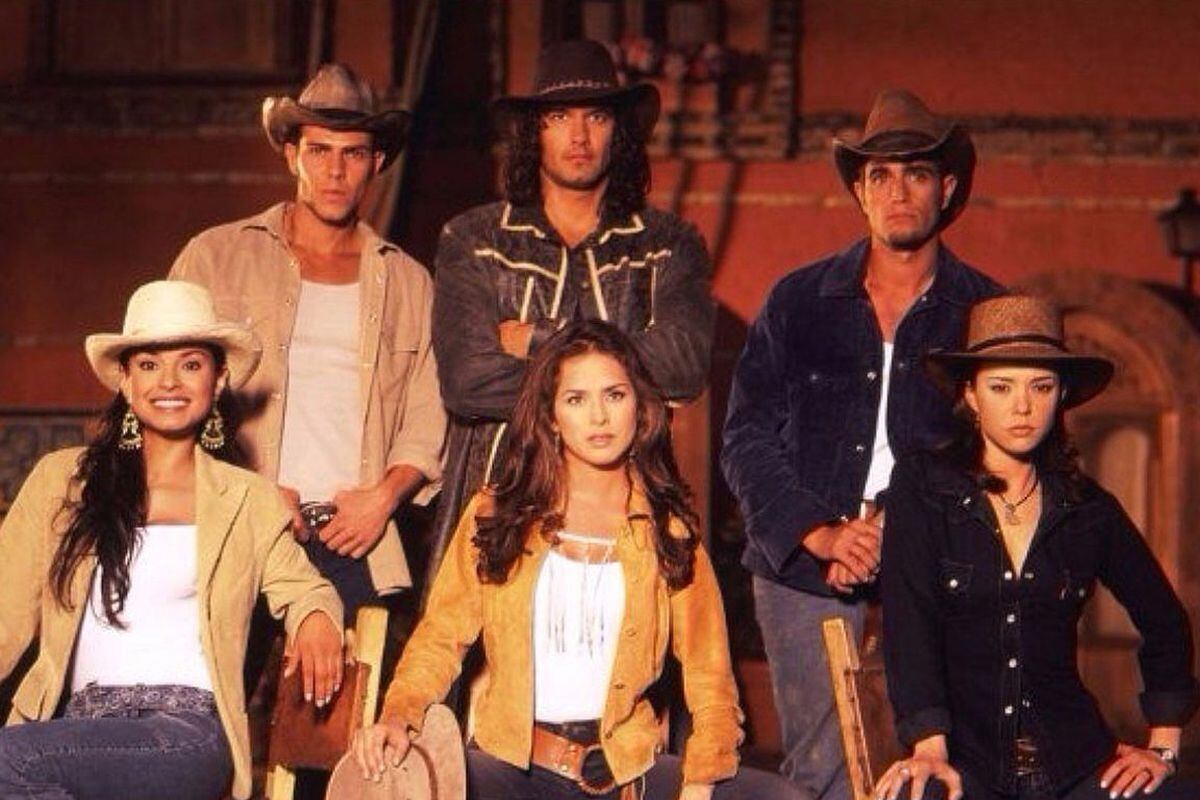 Ana Lucía Domínguez y Juan Alfonso Baptista, los inolvidables Ruth Uribe y Óscar Reyes de la ficción se reencontraron de manera virtual y hablaron sobre lo dicho por Danna García (Foto: Telemundo)