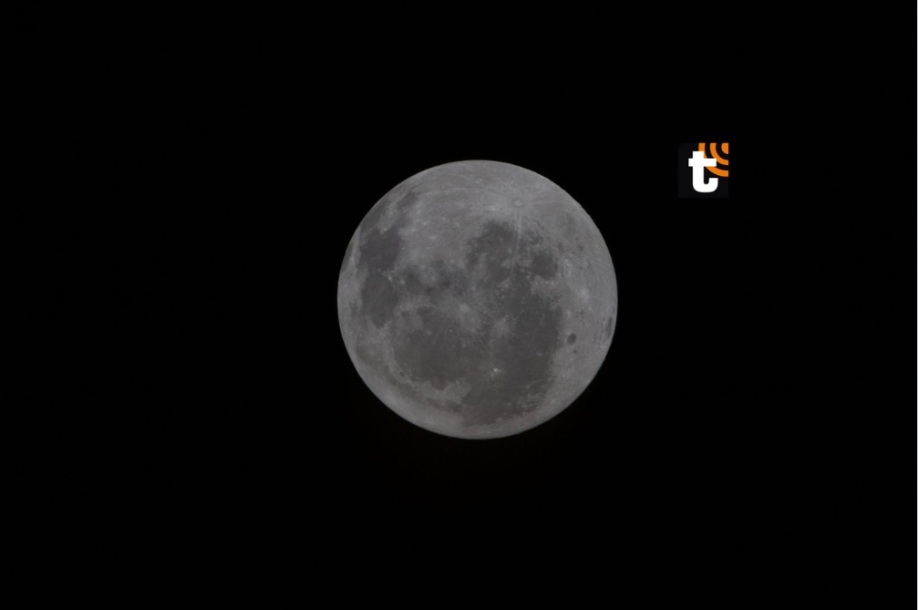 Cara oculta de la luna tomada por la misión Artemis II de la NASA.