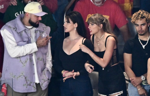 Taylor Swift y Lana Del Rey en el Super Bowl LVIII entre Kansas City Chiefs and the San Francisco 49ers, en Allegiant Stadium en Las Vegas, Nevada. (Photo by Patrick T. Fallon / AFP)