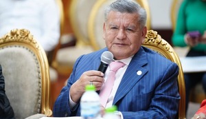 Acuña se burla del pueblo