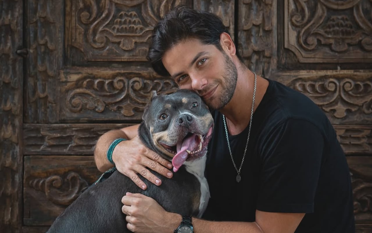 Andrés Wiese y su perrita Menta. (@andreswiese_r)