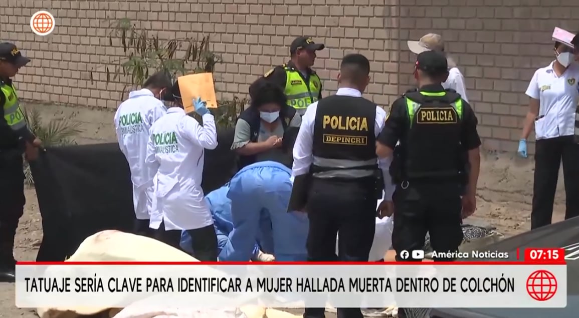Cuerpo sin vida de una mujer con laceraciones fue encontrado en SMP. Cámara registró cómo arrojaron el colchón donde fue puesta.