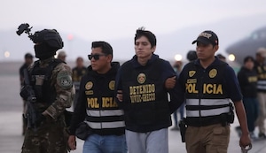 ¡Jhonsson Pulpo ya está en Lima! Cabecilla de Los Pulpos llegó bajo fuerte custodia tras ser capturado en Bolivia