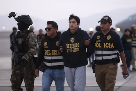 ¡Jhonsson Pulpo ya está en Lima! Cabecilla de Los Pulpos llegó bajo fuerte custodia tras ser capturado en...