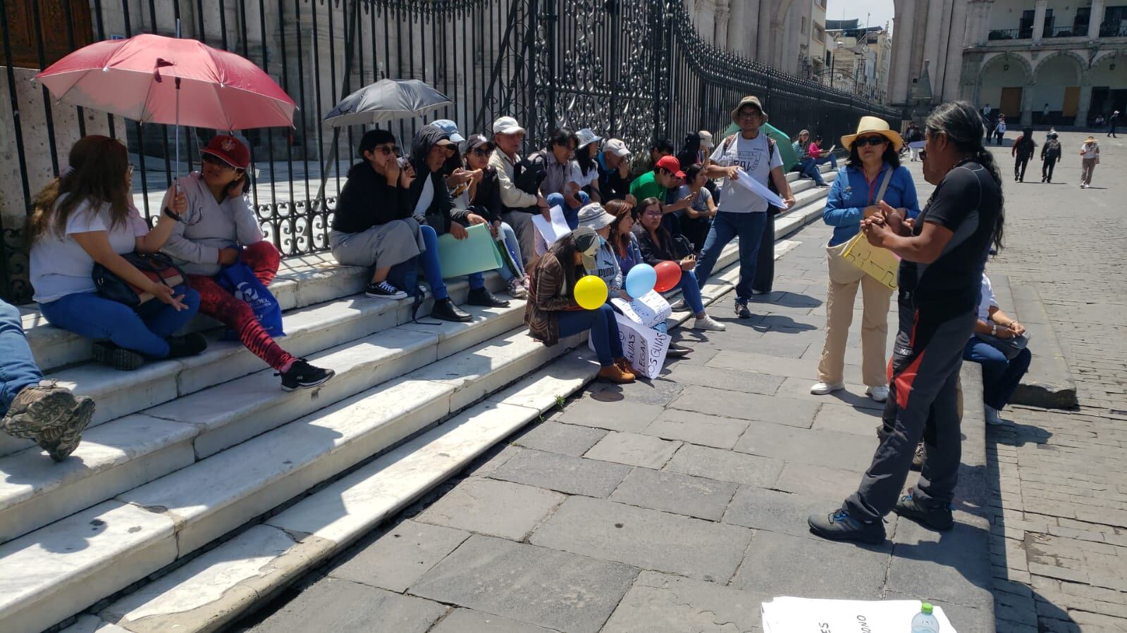 Guías de turismo en Arequipa esperando a los turistas (Foto: GEC)