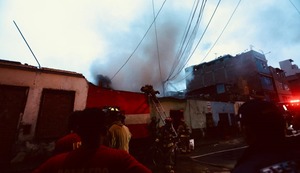 Incendio en casona del Cercado de Lima: vecinos trataron de apagar las llamas