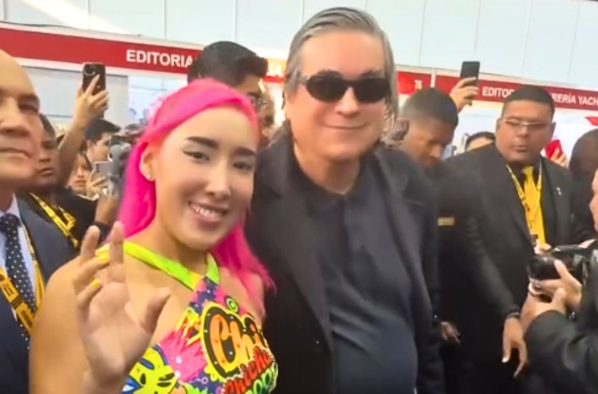 Jaime Bayly protagoniza emotivo reencuentro con la hija de Tongo en la FIL Lima 2026. (Foto: Instagram / @cint_gutierrez)