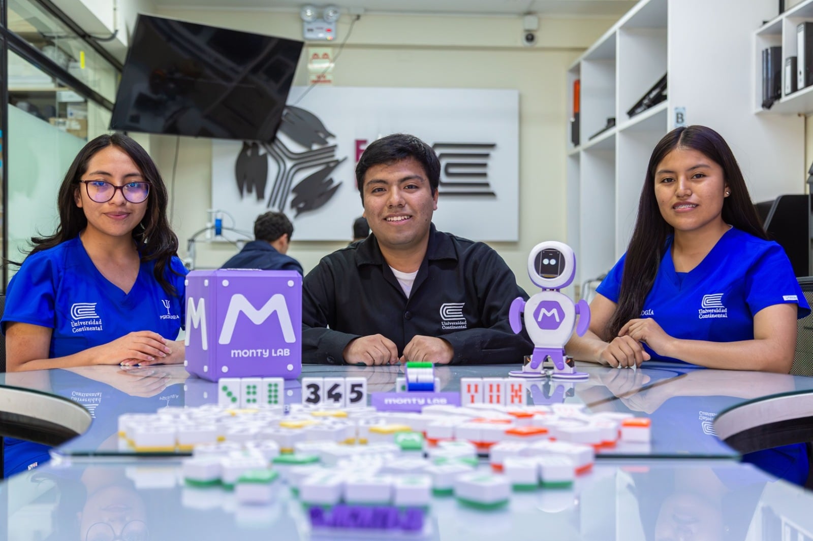 Jóvenes de la Universidad Continental (sede Huancayo) desarrollaron a Monty con el objetivo de convertir la tecnología en una aliada de la educación.