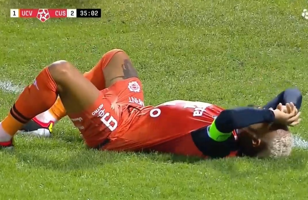 Paolo Guerrero se lamenta por el gol fallado en el duelo Universidad Vallejo vs. Cusco FC. (Captura Liga 1 Max)