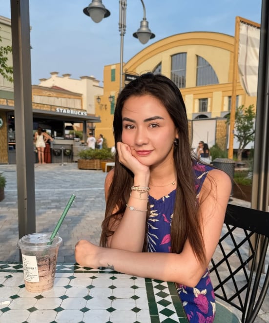 Suemi Chang, hoy vinculada con Curwen, inició a trabajar desde muy joven. Era anfitriona y tiene miles de seguidores.