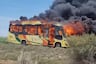¡Horror en La Libertad! Delincuentes asaltan a pasajeros y queman bus en plena carretera