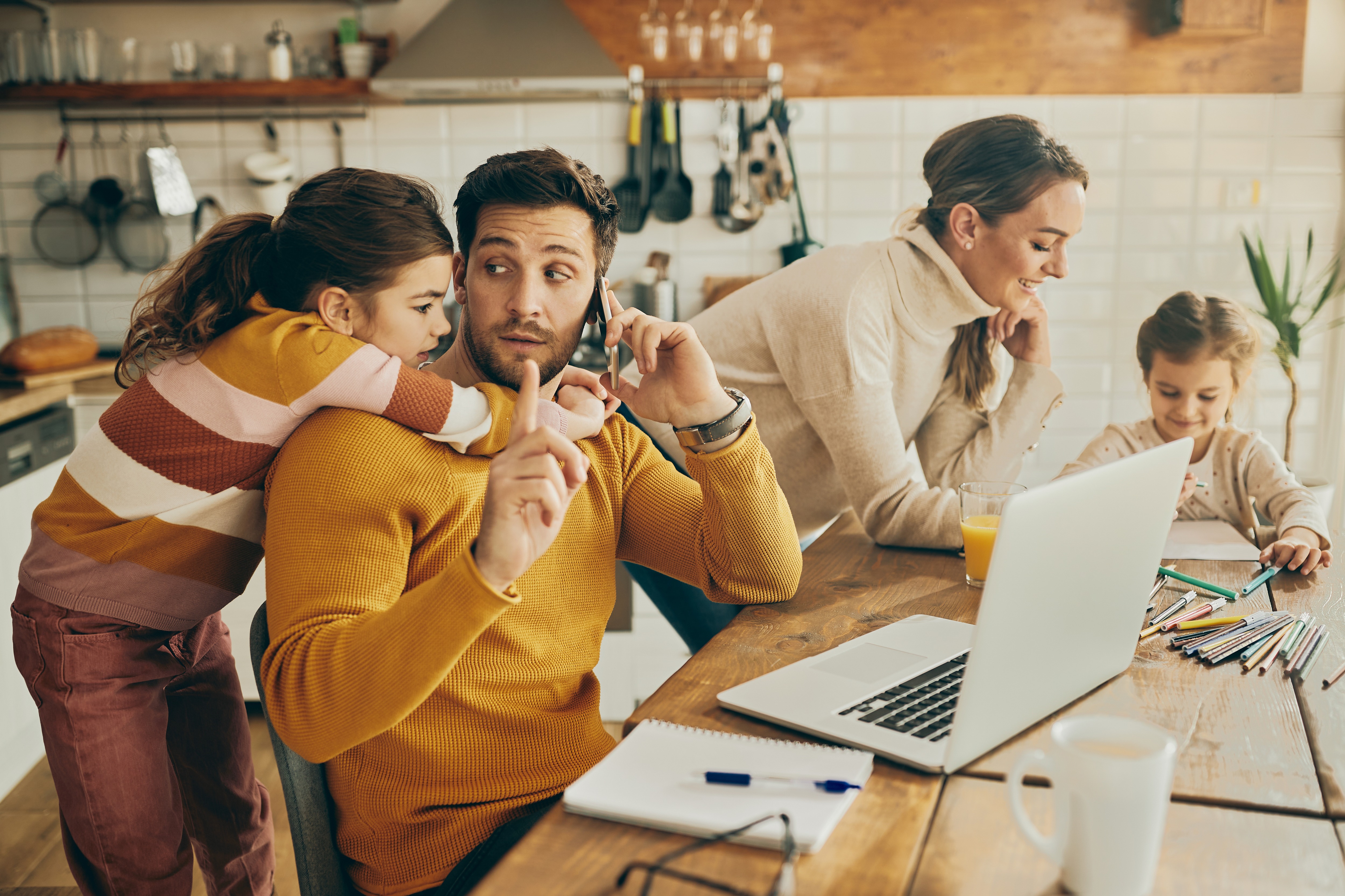 tomarse tiempo para descansar, hacer ejercicio y desconectarse del trabajo es esencial para mantener la salud física y mental. Foto: Freepik.