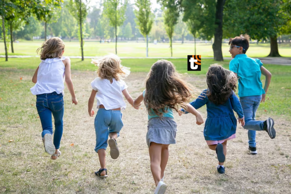 Cuiden a niños como un tesoro.