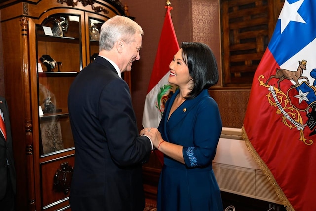 Keiko Fujimori, en una reunión junto al presidente de Chile, José Antonio Kast, antes de su investidura este martes, en el Palacio de Torre Tagle en Lima (Perú). EFE/ Ministerio de Relaciones Exteriores de Perú