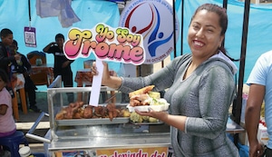 La ‘Malcriada del Chicharrón’ presenta su contundente ‘Menú Cachinero’ en Villa El Salvador