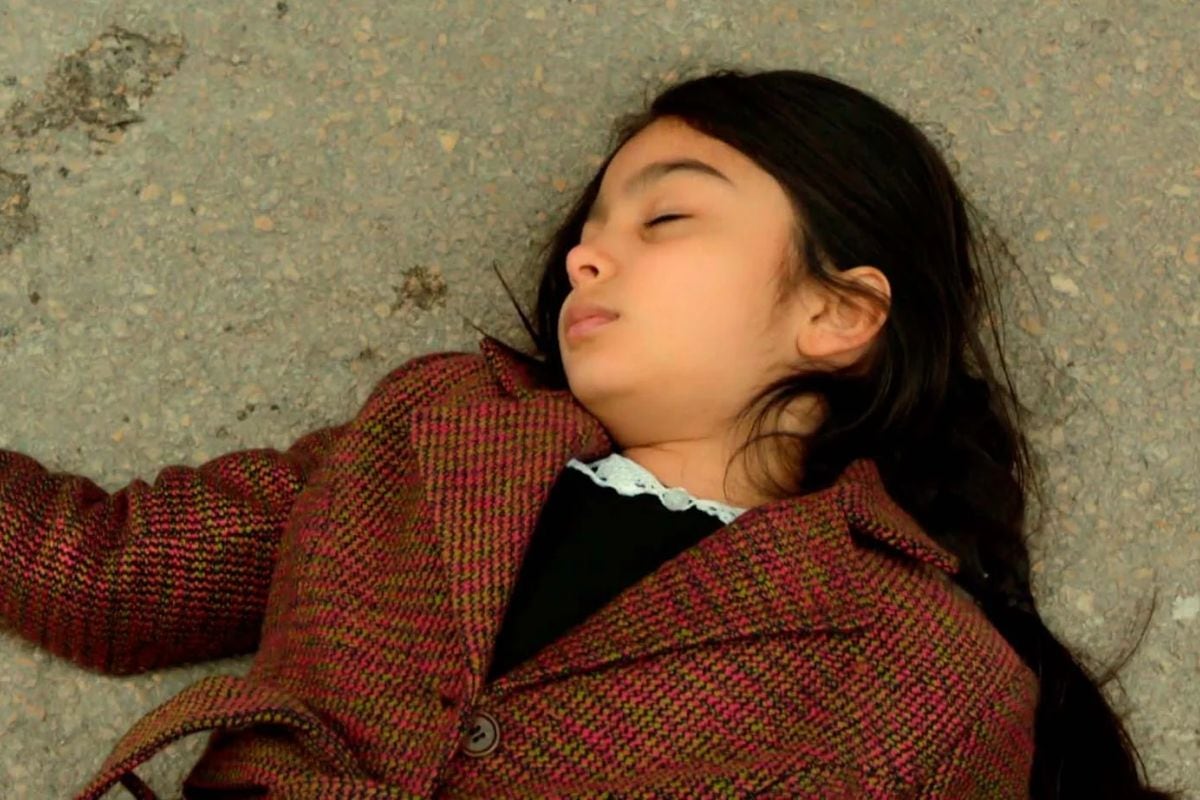 Üzum desmayada tras ser atropellada (Foto: Tims & B Productions)