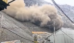 Puno: Captan impresionantes imágenes de desprendimiento de un cerro en zona minera