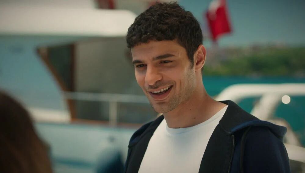 Kadir en una cita con Melisa (Foto: NG Medya)