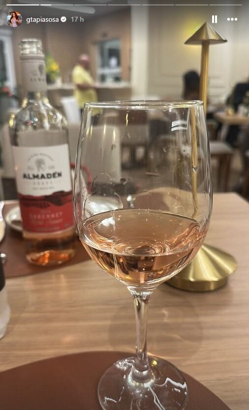 La empresaria no habría estado sola.