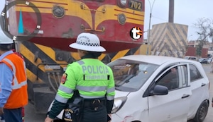 Callao: Tren embistió un vehículo y una mujer resultó gravemente herida | VIDEO