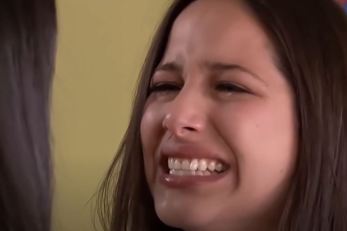 Emilia se deprime e intenta suicidarse (Foto: Captura de YouTube / América Televisión - Novelas)