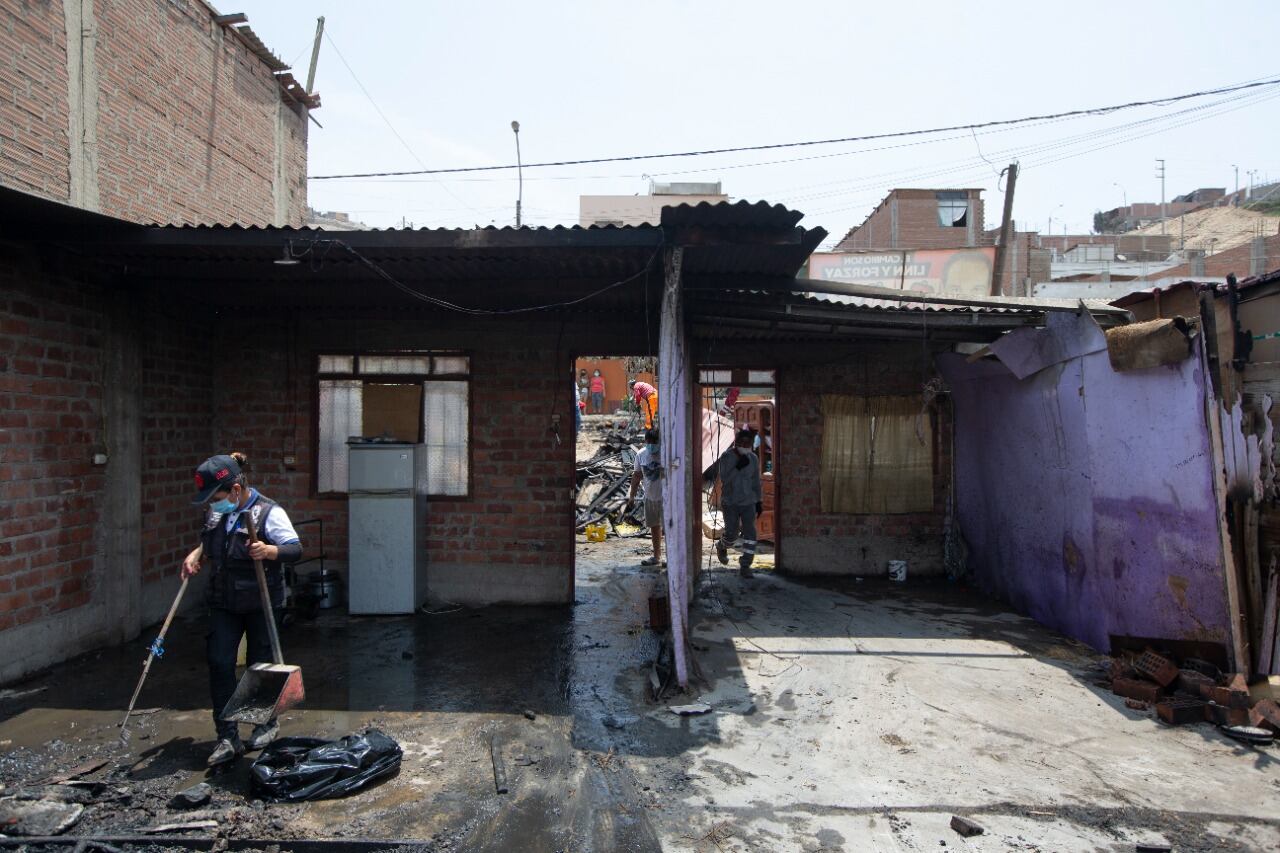 Por dentro, la vivienda quedó vacía tras el incendio. | Foto: Andrés Paredes / Trome