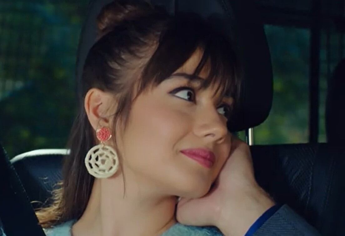 Alihan le demuestra su cariño a Zeynep (Foto: Med Yapim)