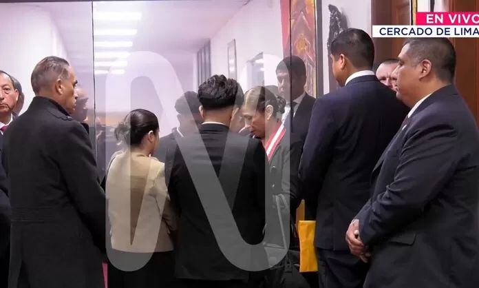 Las cámaras captaron el accidentado regreso de Patricia Benavides al Ministerio Público.