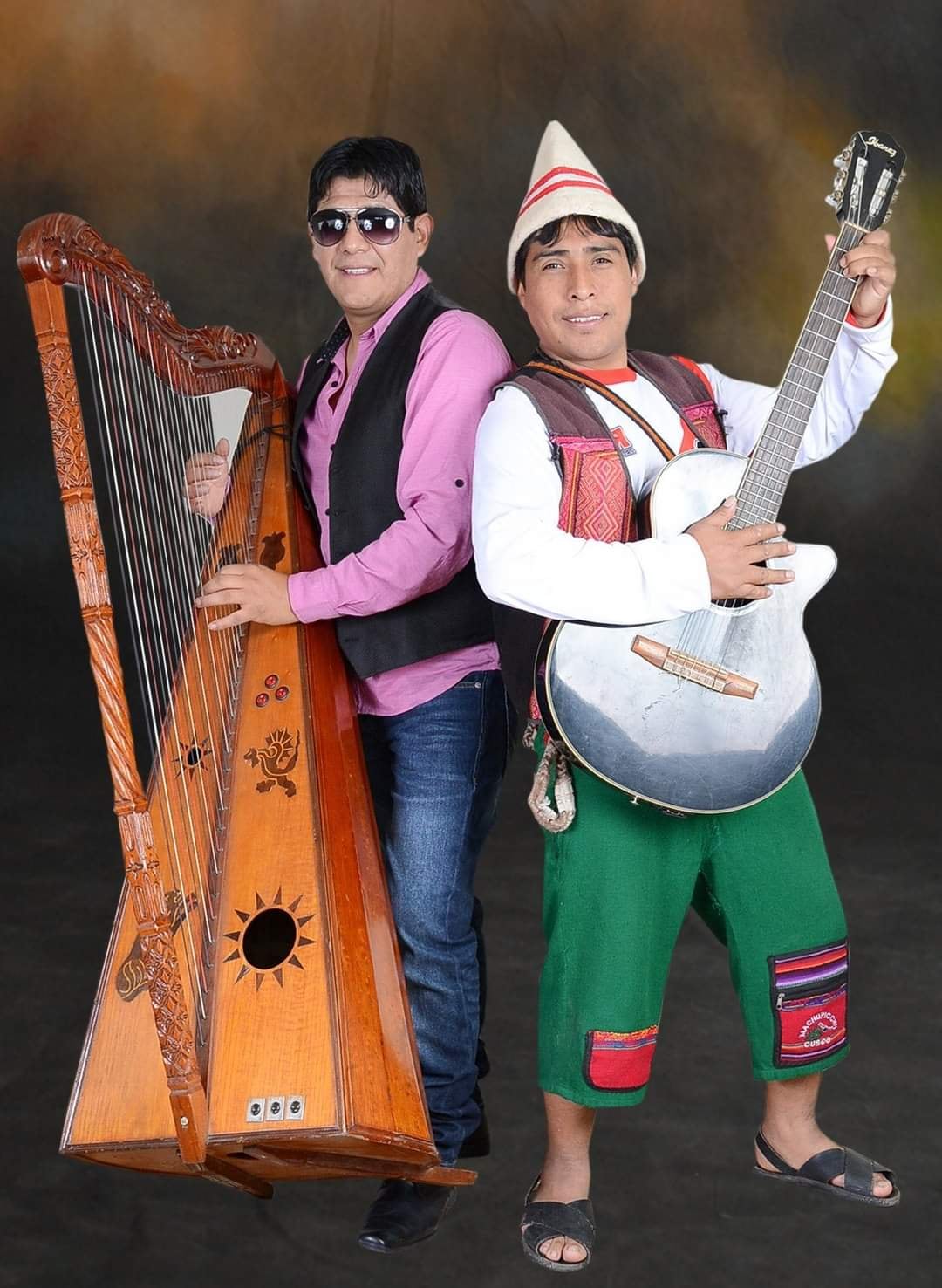 ‘El Cholo Juanito’ y ‘Richard Douglas’: De vender turrones en las calles a convertirse en estrellas de YouTube y ser amigos de Evo Morales