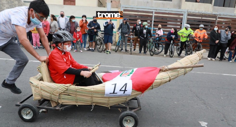 Carrera de 'carros locos' tuvo creativos diseños usando materiales reciclados. (Foto: Trome / Juan Ponce)