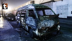 Callao: delincuentes incendian combi de la empresa de transportes ‘El Argentino’