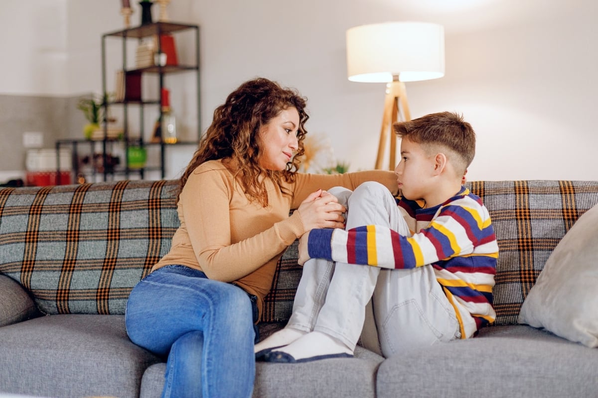 Un hijo puede equivocarse, pero la reacción de sus padres será clave para enseñarle a hacerse responsable de sus actos. Foto: Istock.